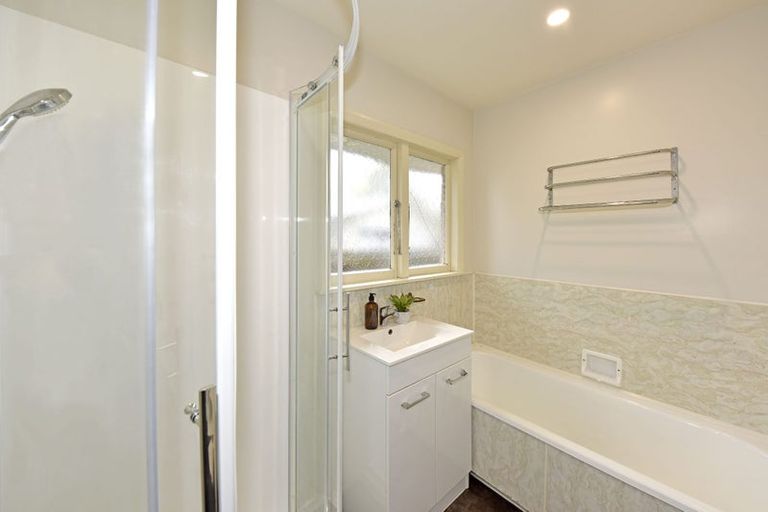 Photo of property in 91 Crofton Road, Harewood, Christchurch, 8051