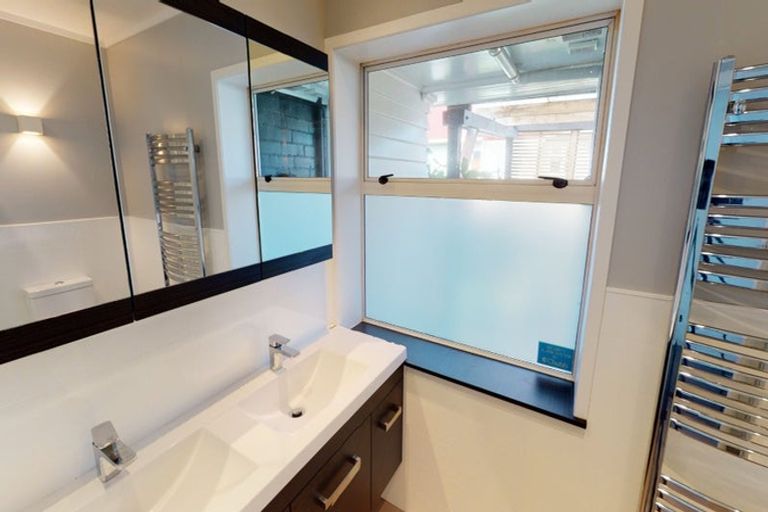 Photo of property in 30 Strathmore Avenue, Strathmore Park, Wellington, 6022