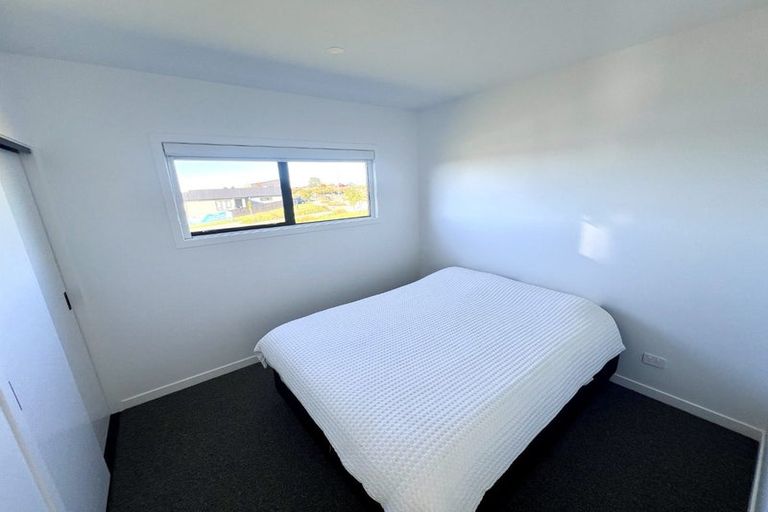 Photo of property in 43 Kikorangi Drive, Wainui, Silverdale, 0992