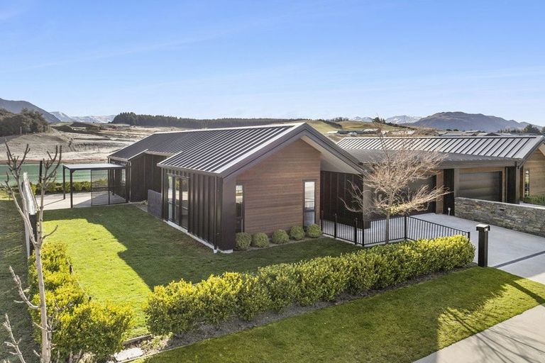 Photo of property in 51 Obelisk Street, Wanaka, 9305