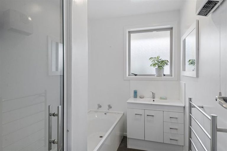 Photo of property in 37 Greendale Avenue, Avonhead, Christchurch, 8042