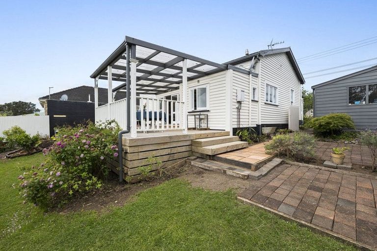 Photo of property in 132 Tukapa Street, Westown, New Plymouth, 4310