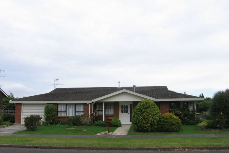 Photo of property in 2 Kanawa Street, Waikanae, 5036