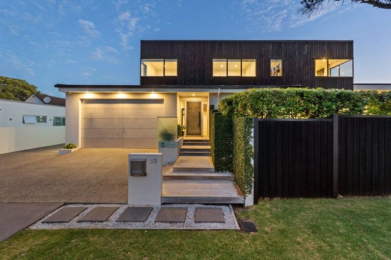Photo of property in 52 Walton Street, Red Beach, 0932
