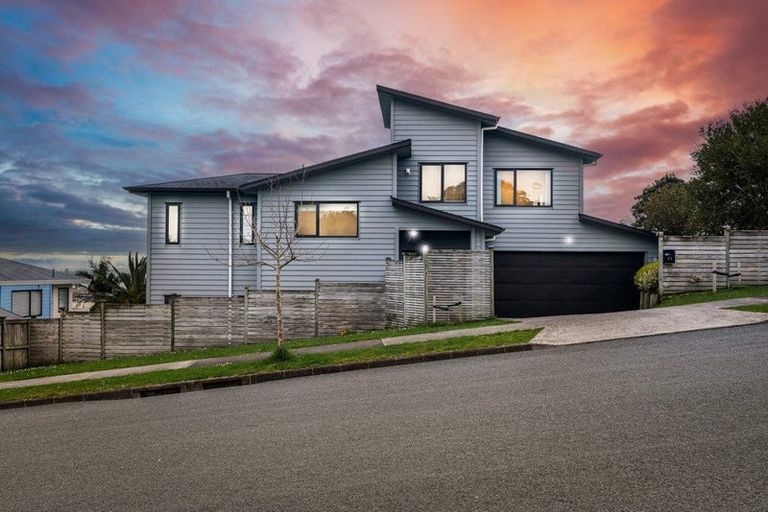 Photo of property in 11 Matisse Drive, West Harbour, Auckland, 0618