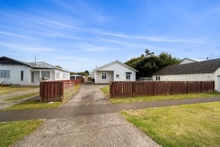 Photo of property in 12 Puriri Street, Hawera, 4610