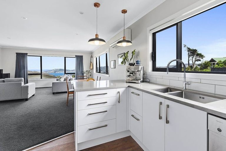 Photo of property in 12 Grumman Lane, Newlands, Wellington, 6037