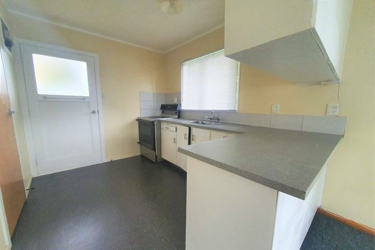 Photo of property in 12 Dawnhaven Drive, Te Atatu Peninsula, Auckland, 0610