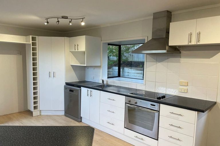 Photo of property in 1/865 Beach Road, Waiake, Auckland, 0630