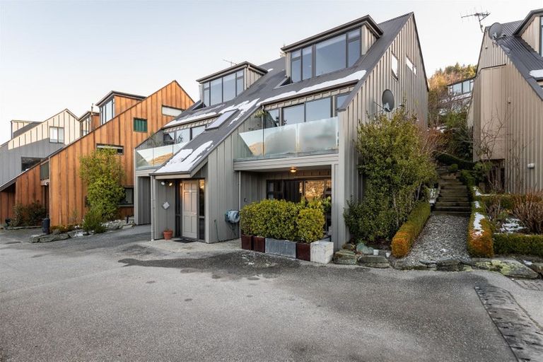 Photo of property in Marina Village, 10/10 Marina Drive, Frankton, Queenstown, 9300