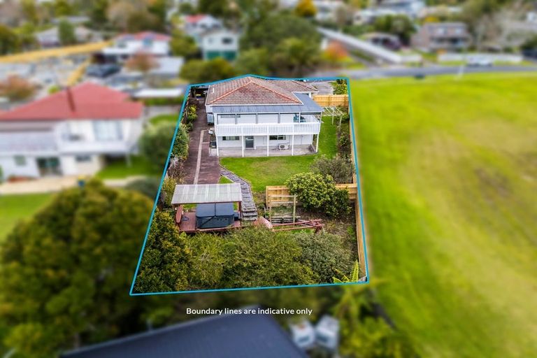 Photo of property in 92 Gallony Avenue, Massey, Auckland, 0614