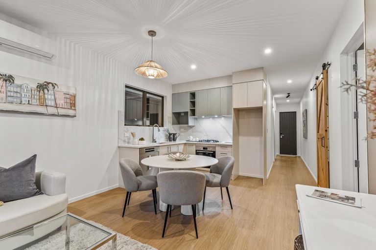 Photo of property in 21 Paretao Street, Massey, 0614