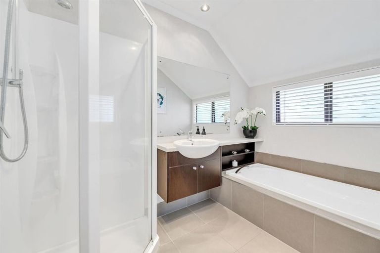 Photo of property in 14 Heidi Crescent, Flat Bush, Auckland, 2016
