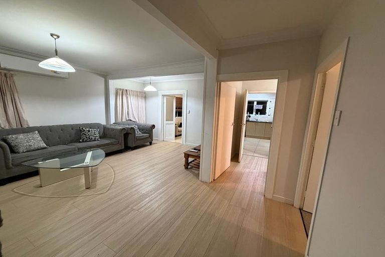 Photo of property in 15 Sturdee Road, Manurewa, Auckland, 2102