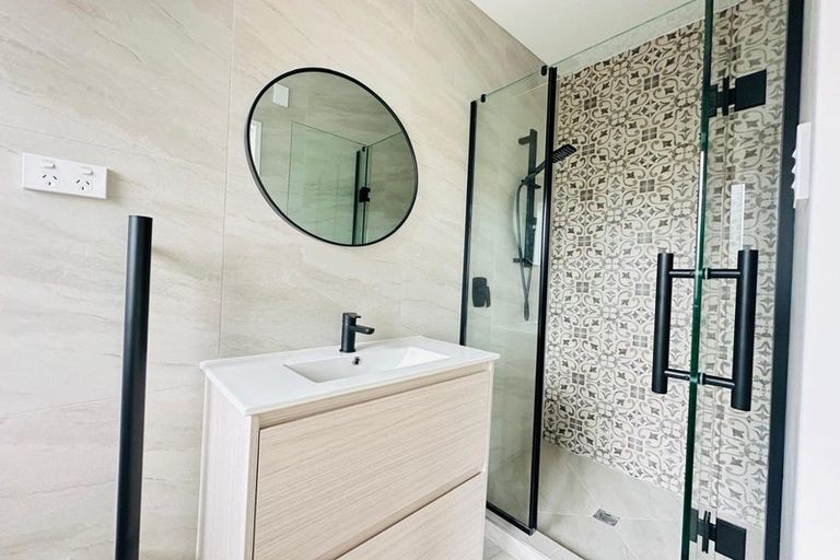 Photo of property in 39 Lawson Creek Street, Massey, Auckland, 0614