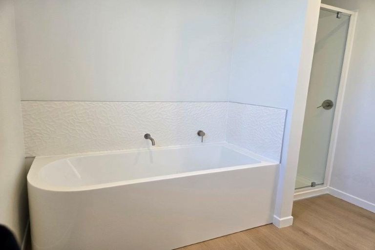 Photo of property in 102 Yaldhurst Road, Sockburn, Christchurch, 8042