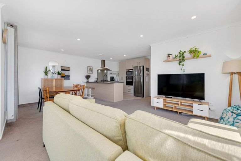 Photo of property in 9 Whareatua Avenue, Takanini, 2112