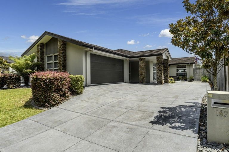 Photo of property in 162 Lakes Boulevard, Pyes Pa, Tauranga, 3112