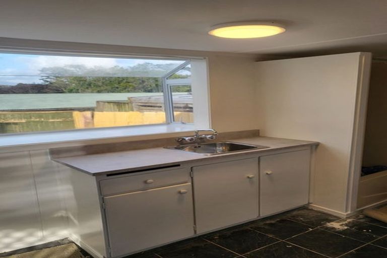 Photo of property in 4 Beazley Place, Glendene, Auckland, 0602