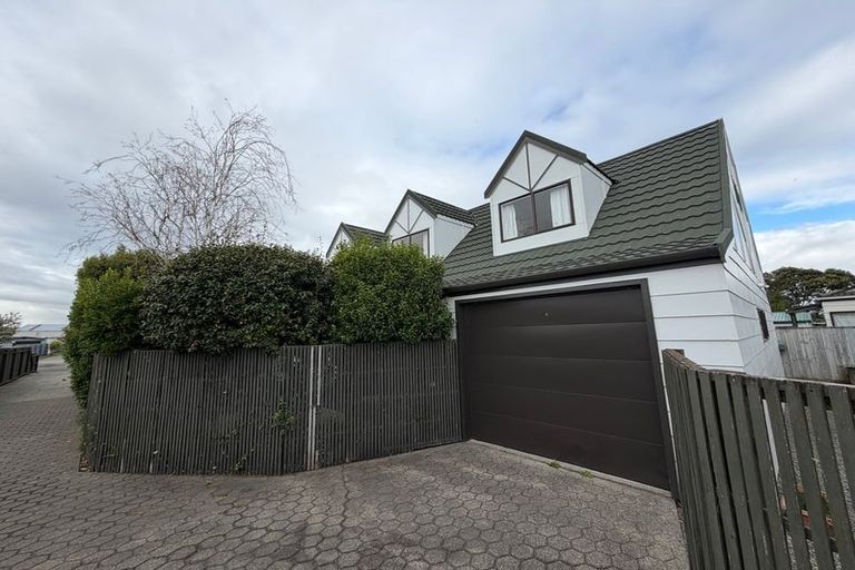 Photo of property in 16 Willowstream Grove, Cloverlea, Palmerston North, 4412