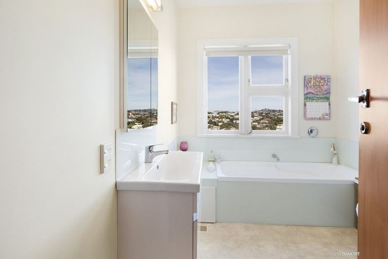 Photo of property in 47 Harbour View Road, Northland, Wellington, 6012