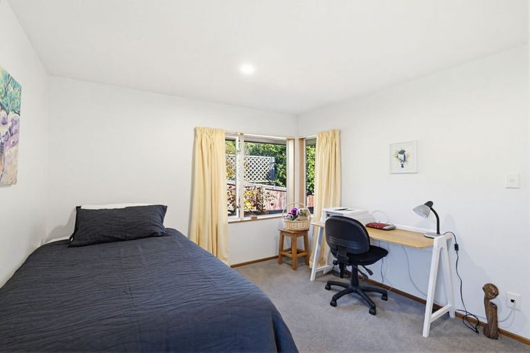 Photo of property in 96a Warren Crescent, Hillmorton, Christchurch, 8025