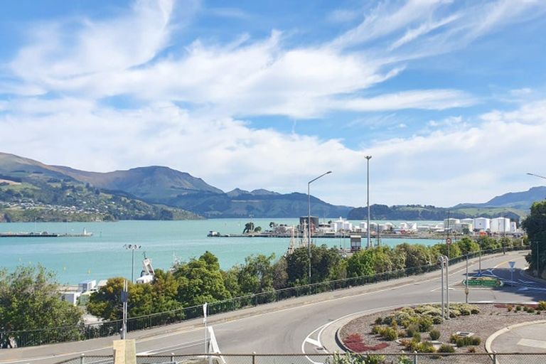 Photo of property in 2 Hawkhurst Road, Lyttelton, 8082