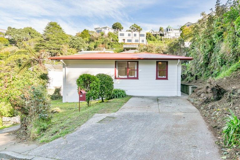 Photo of property in 23 Governor Road, Northland, Wellington, 6012