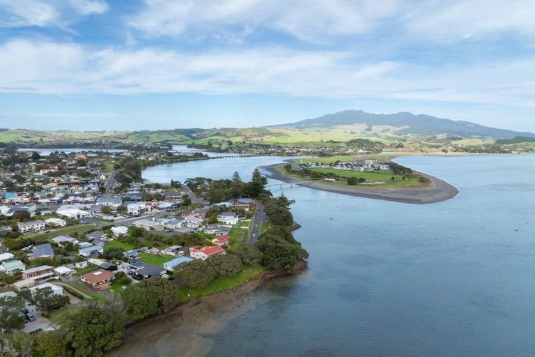 Photo of property in 23 Cliff Street, Raglan, 3225