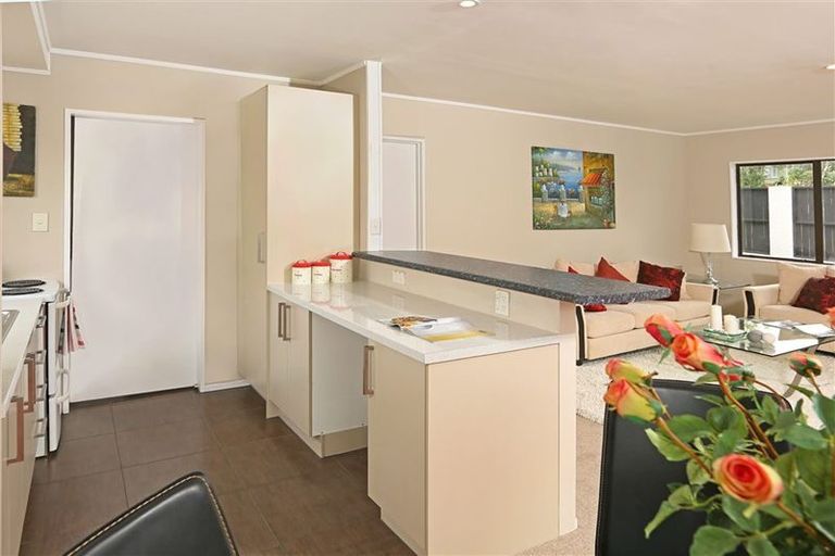 Photo of property in 122a Colwill Road, Massey, Auckland, 0614