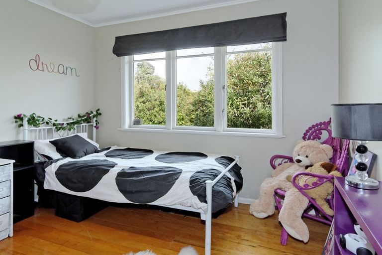 Photo of property in 24 Cutler Street, New Lynn, Auckland, 0600