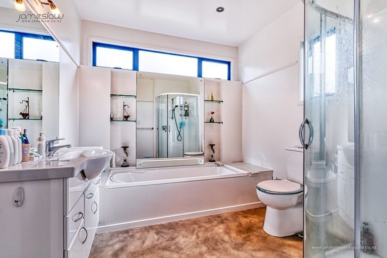 Photo of property in 1/19 Lowtherhurst Road, Massey, Auckland, 0614