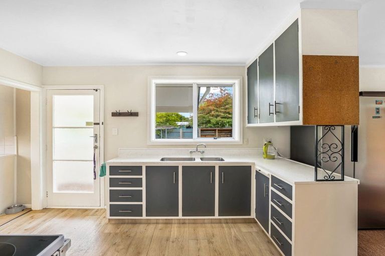 Photo of property in 4 Vivian Street, Burwood, Christchurch, 8083