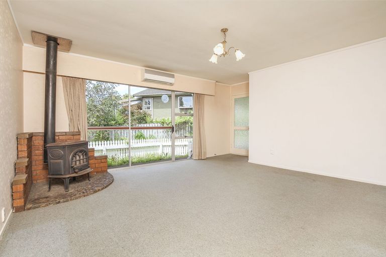 Photo of property in 1/18 Kashmir Road, Glen Eden, Auckland, 0602