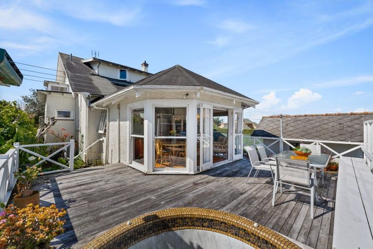 Photo of property in 3 Cambridge Terrace, Devonport, Auckland, 0624