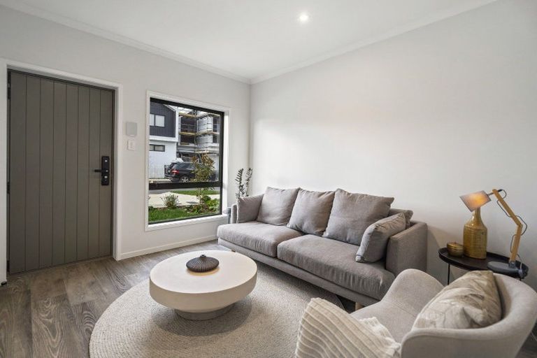 Photo of property in 33 Bristol Freighter Road, Hobsonville, 0616