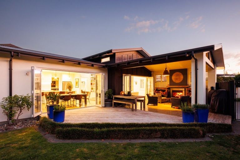 Photo of property in 5 Fairway Grove, Hokowhitu, Palmerston North, 4410