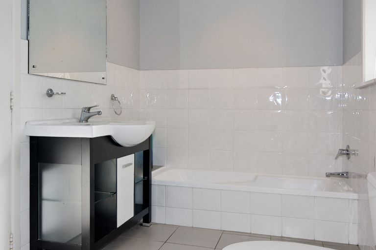 Photo of property in 24 Cutler Street, New Lynn, Auckland, 0600