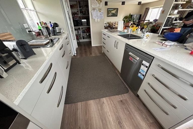 Photo of property in 17 Rothesay Bay Road, Rothesay Bay, Auckland, 0630