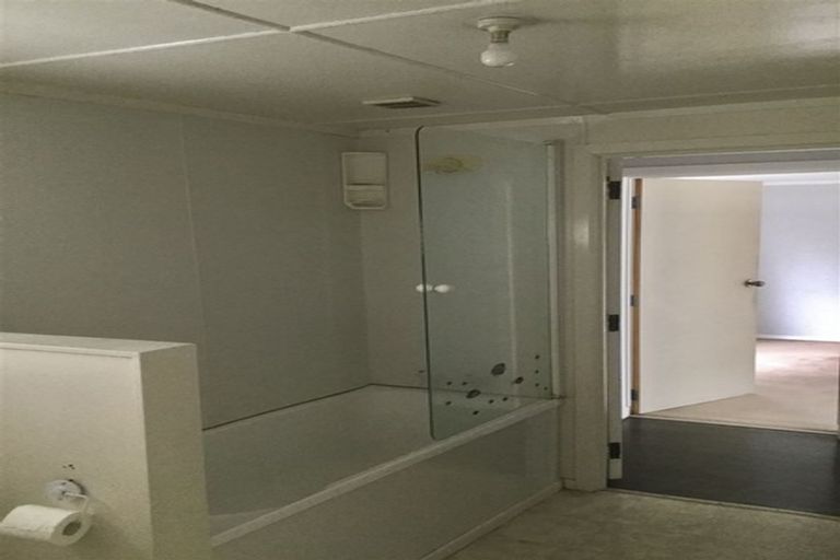 Photo of property in 56 Sherwood Avenue, Te Atatu South, Auckland, 0610