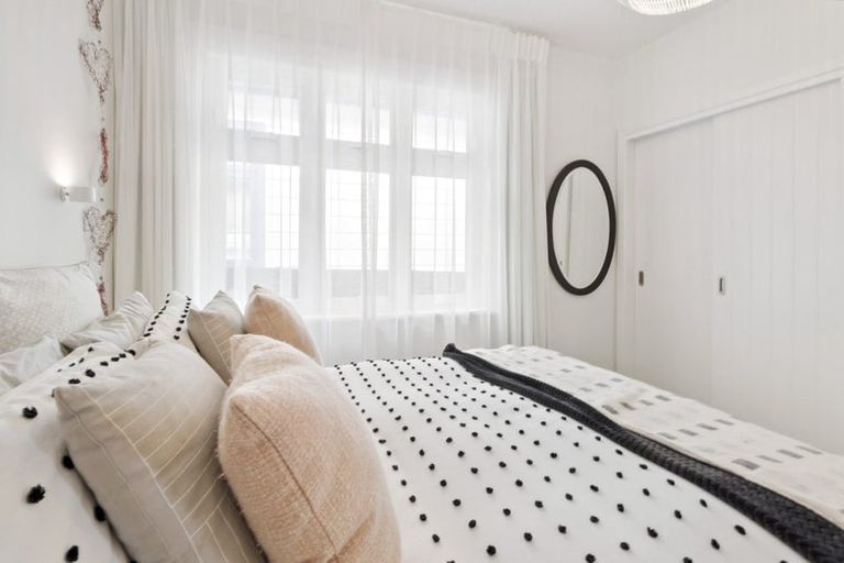 Photo of property in 59 Endeavour Street, Lyall Bay, Wellington, 6022