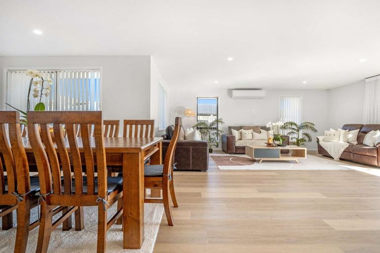 Photo of property in 8 Evan Tasman Lane, Waiuku, 2123