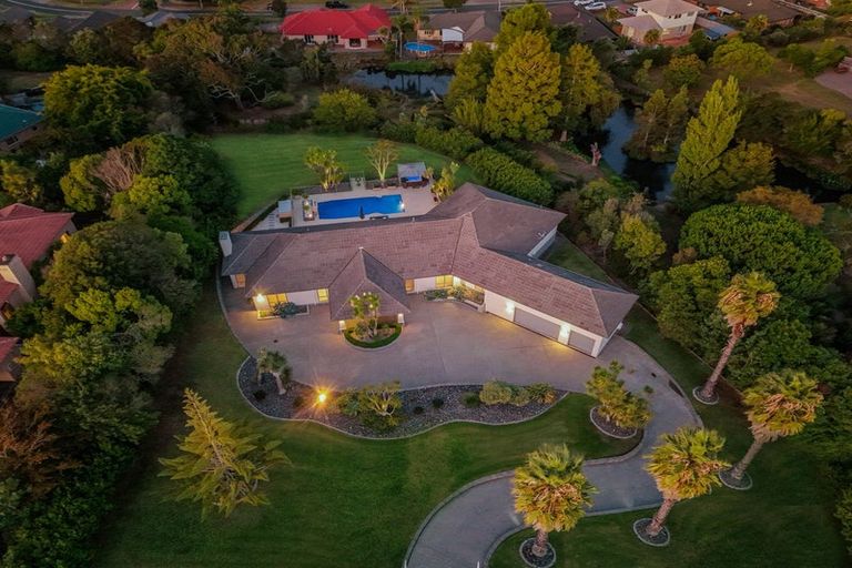 Photo of property in 7 Burgundy Park Avenue, Henderson, Auckland, 0612