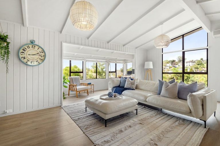 Photo of property in 18 Macnay Way, Murrays Bay, Auckland, 0630