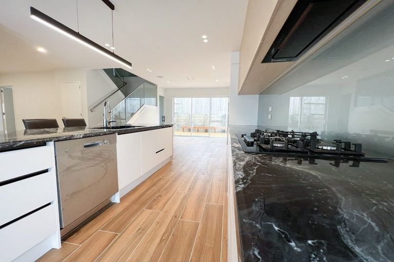 Photo of property in 33 Riroriro Road, Hobsonville, Auckland, 0616