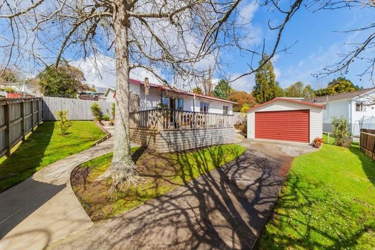 Photo of property in 18 Garton Drive, Massey, Auckland, 0614