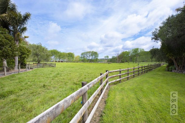 Photo of property in 832 Old North Road, Waimauku, 0882