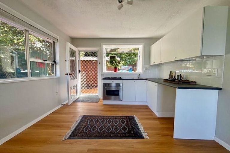 Photo of property in 1/94 Oxford Street, Lyttelton, 8082