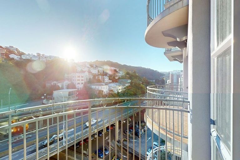 Photo of property in Atrium Towers, 6p/154 The Terrace, Wellington Central, Wellington, 6011