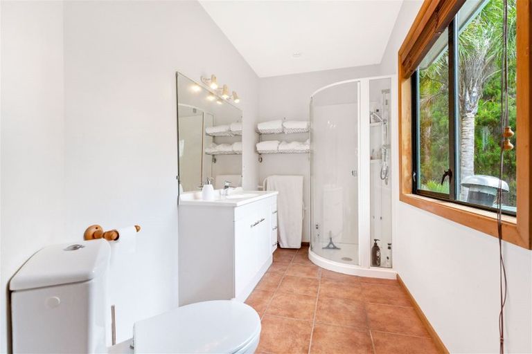 Photo of property in 44 Paturoa Road, Titirangi, Auckland, 0604